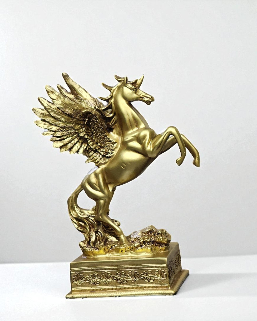 1967W  WING HORSE GOLDEN