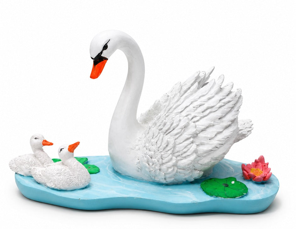 2111 Elegant Swan Family Decorative Showpiece
