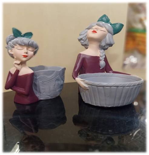 1685   Dreamy Girl Planter