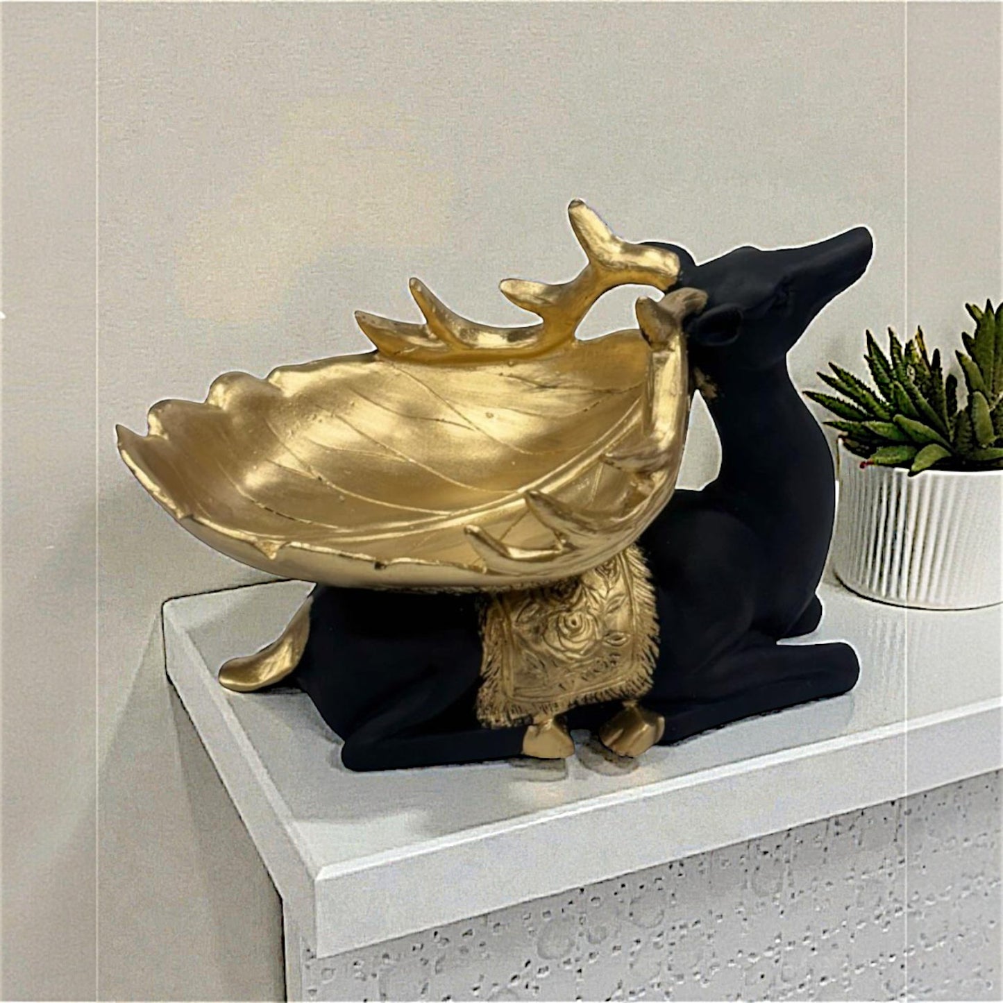 2069    Dear figurine