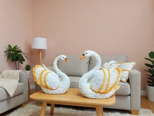 751C    Golden White Swan Couple
