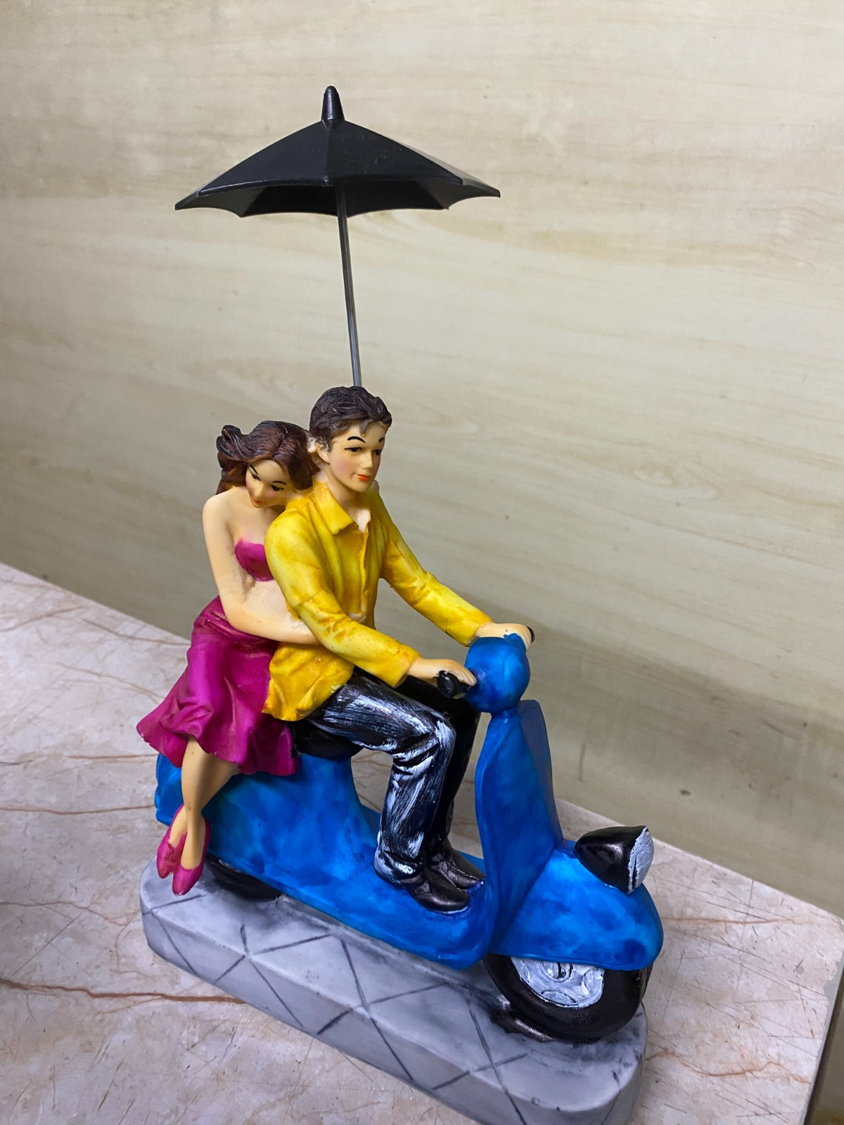 1686......scooter Couple