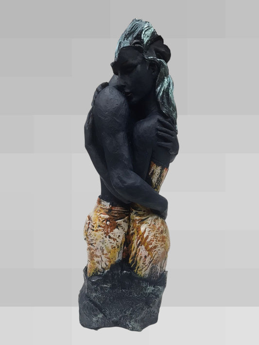 1131B.......Hug Couple